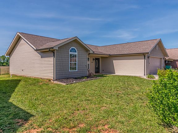 2nd image of 3577 Spence Cir