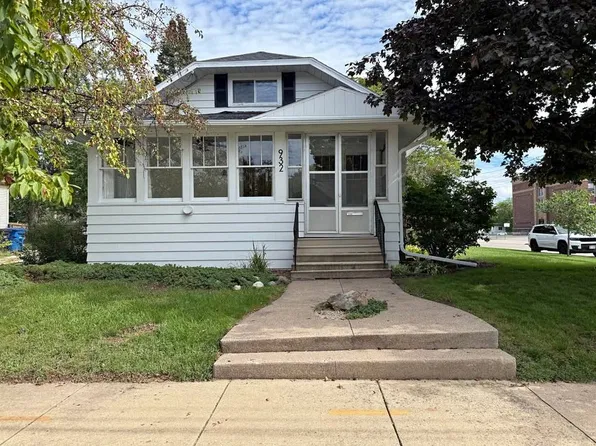 932 N Sawyer Street, Oshkosh, WI 65250