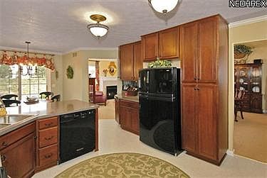 5th image of 645 Linsberry Ct