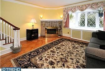 3rd image of 733 Blythe Ave