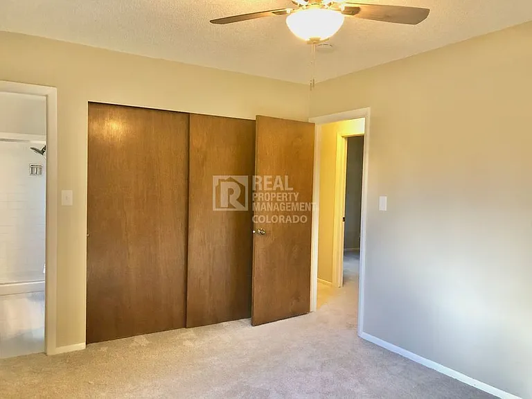 752 Oxford Ln — Photo 12