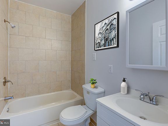 5th image of 4924 Chestnut St APT 2
