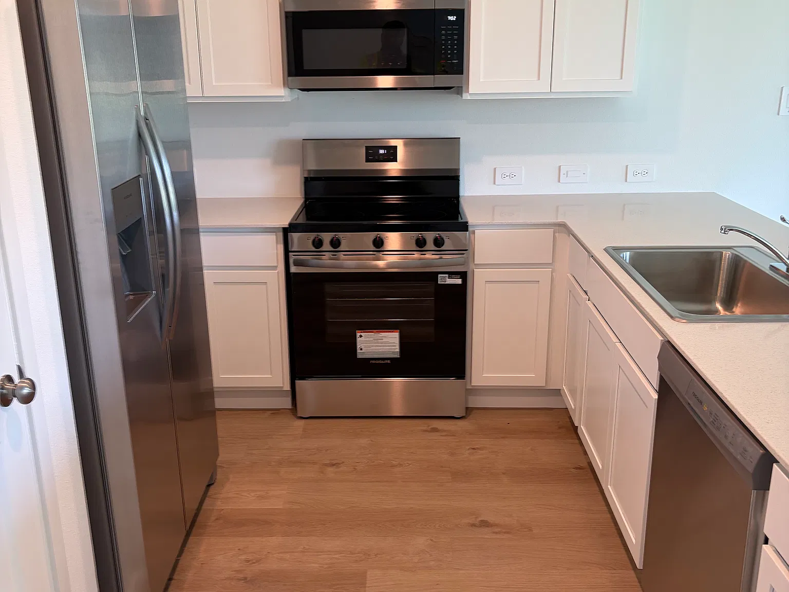 3 bed, 1386 sqft, $1,900 — Photo 2