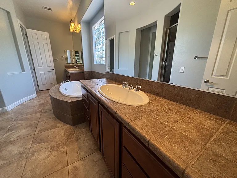 8225 Broad Peak Dr — Photo 12