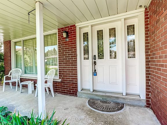 3rd image of 76 Birchview Cres