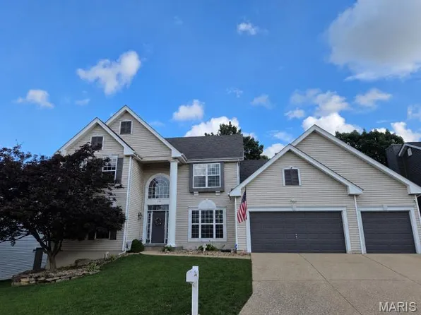 5090 Romaine Spring Dr, Fenton, MO 63026