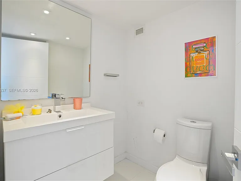 6770 Indian Creek Dr #5M — Photo 25