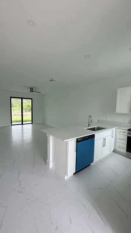 3 bed, 1.5 bath, 1200 sqft, $1,750 — Photo 1