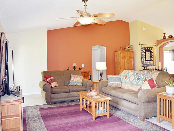 4th image of 483 SW Crawfish Dr