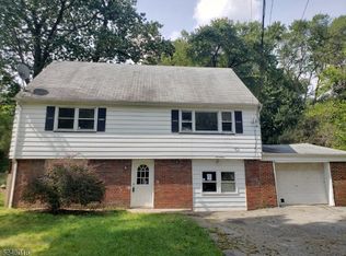 17 Oakwood Ave, Pequannock, NJ 07440