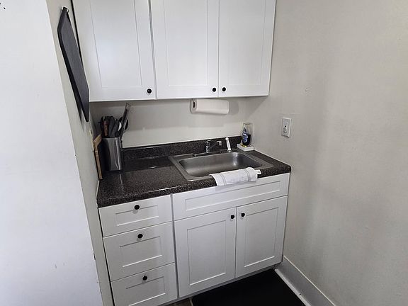 5th image of 527 Northampton St APT 404