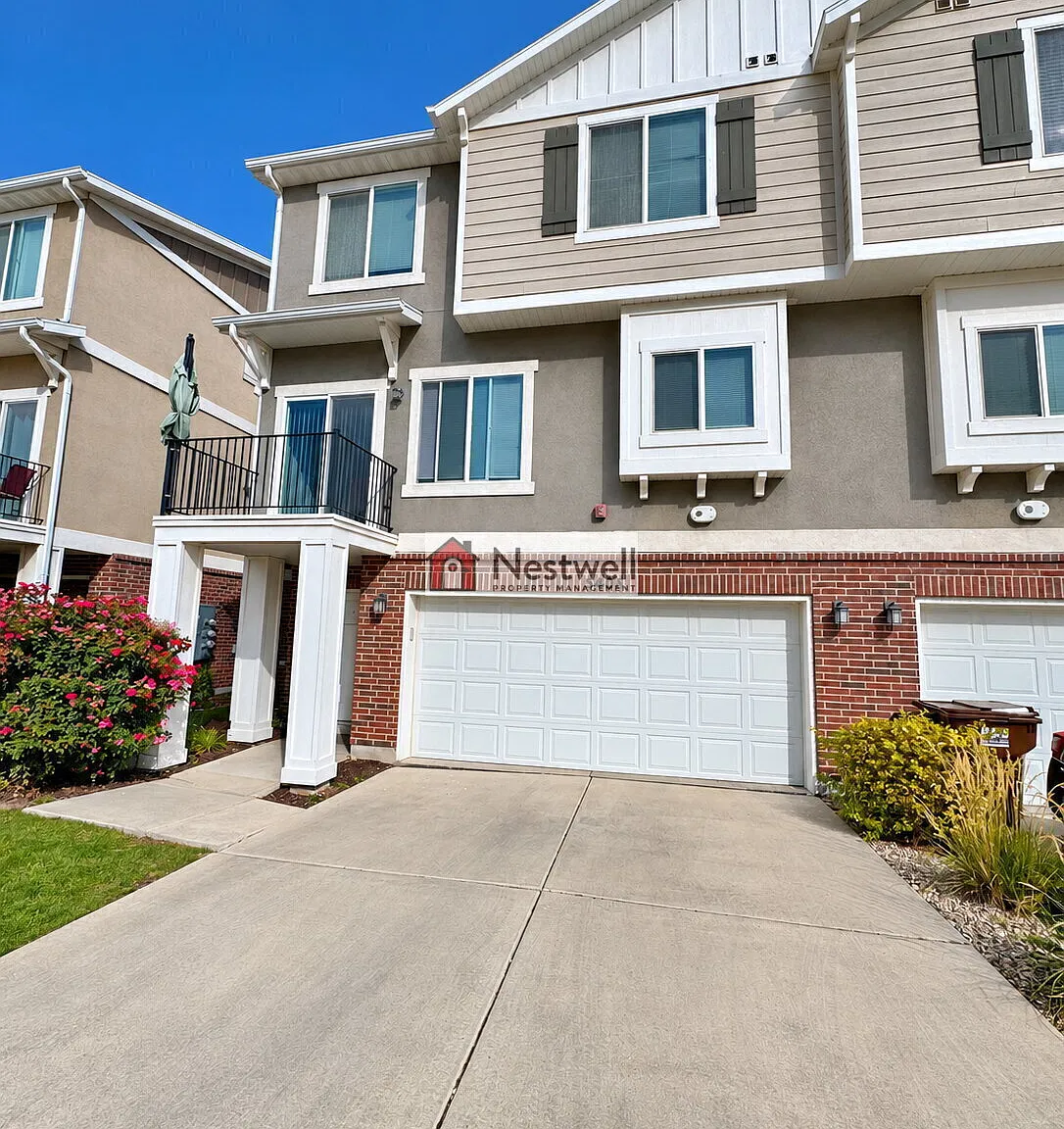 End-Unit Three-level Townhouse in Herriman! — Photo 2