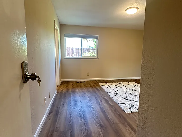 1465 Madrone Way — Photo 15
