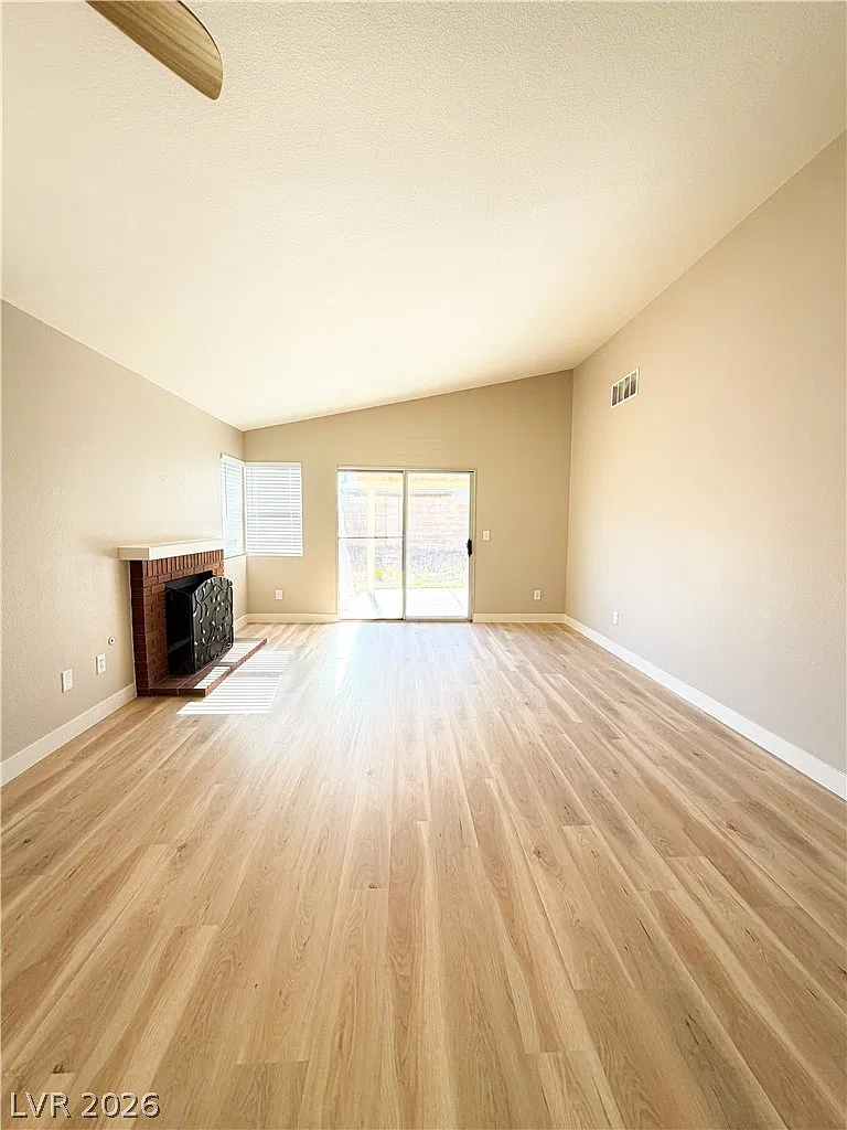 2 bed, 974 sqft, $1,945 — Photo 2