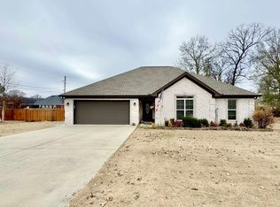 701 Hickory Ave, Muscle Shoals, AL 35661