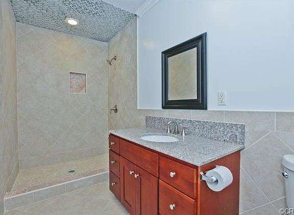 3rd image of 8143 Whitmore St