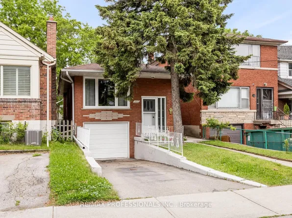 102 Symons St, Toronto, ON M8V 1V2