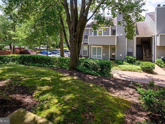 5th image of 3925 Greencastle Rd APT 101