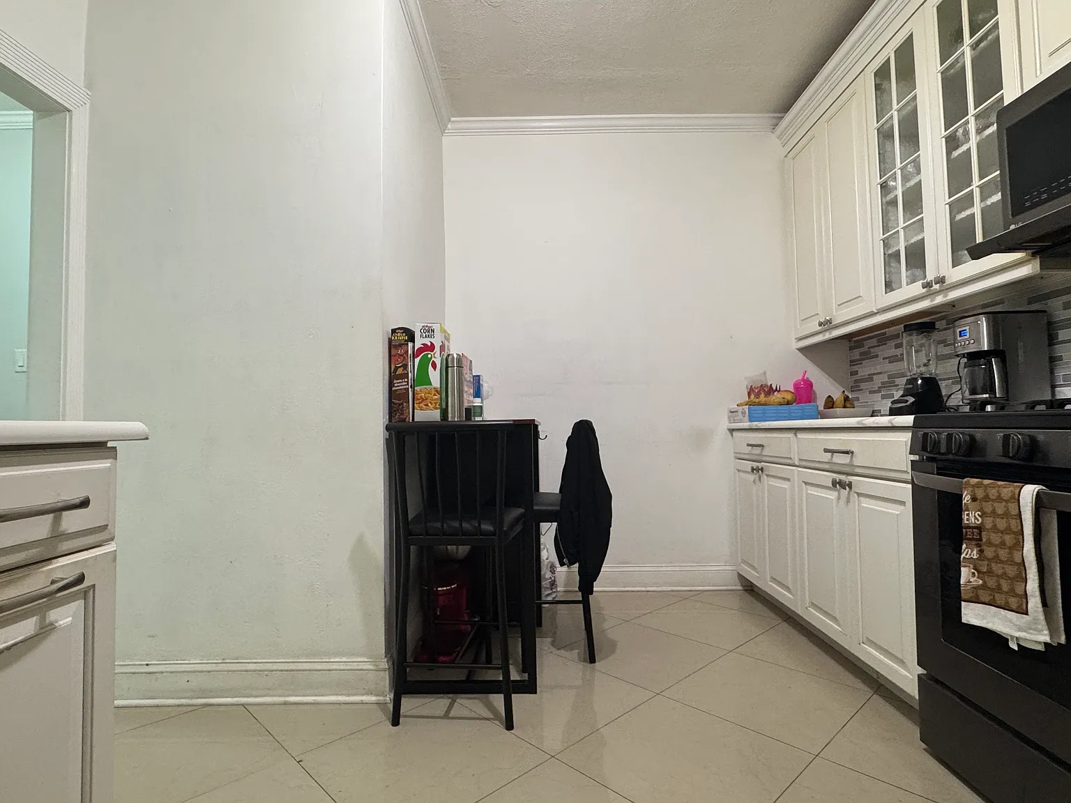 2 bed, 750 sqft, $2,299 — Photo 4