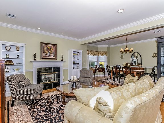 5th image of 7 Black Pine St