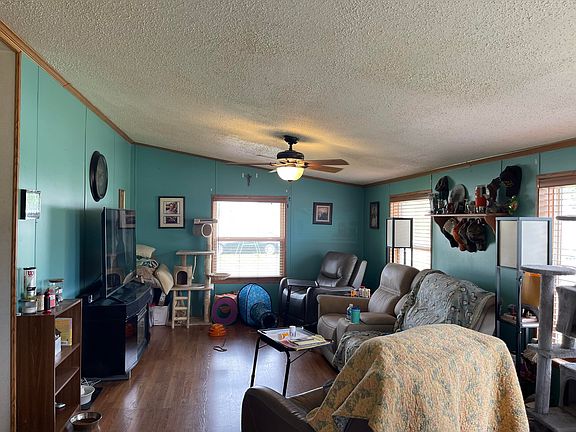 3rd image of 605 E College St