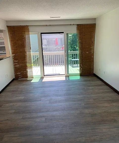11 Greenbriar Dr — Photo 5