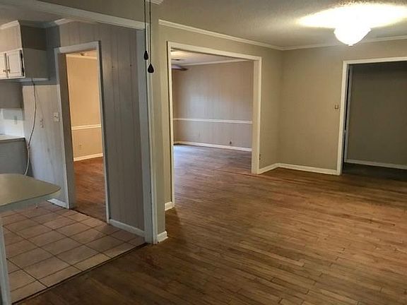 4th image of 1710 Pinewood Dr