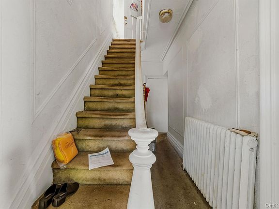 5th image of 132 Webster Avenue