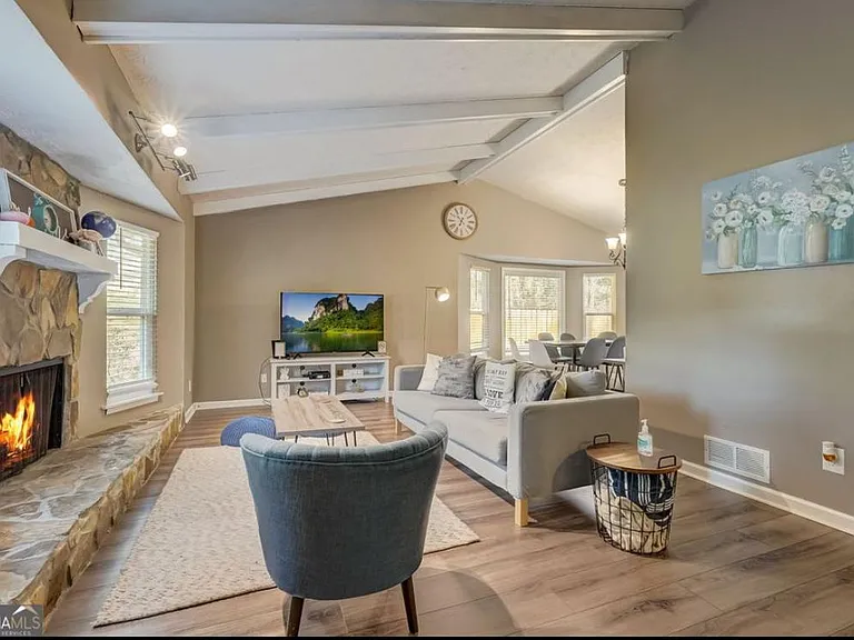 2551 Chippewa Ct — Photo 3