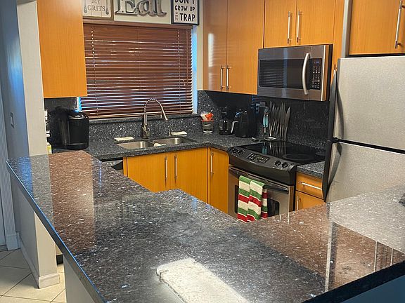 2nd image of 450 SE 7th St
