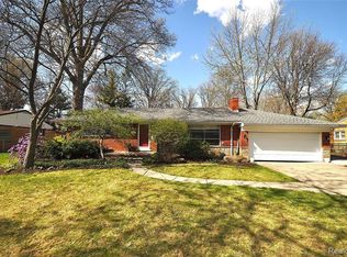 16080 Buckingham Ave, Beverly Hills, MI 48025