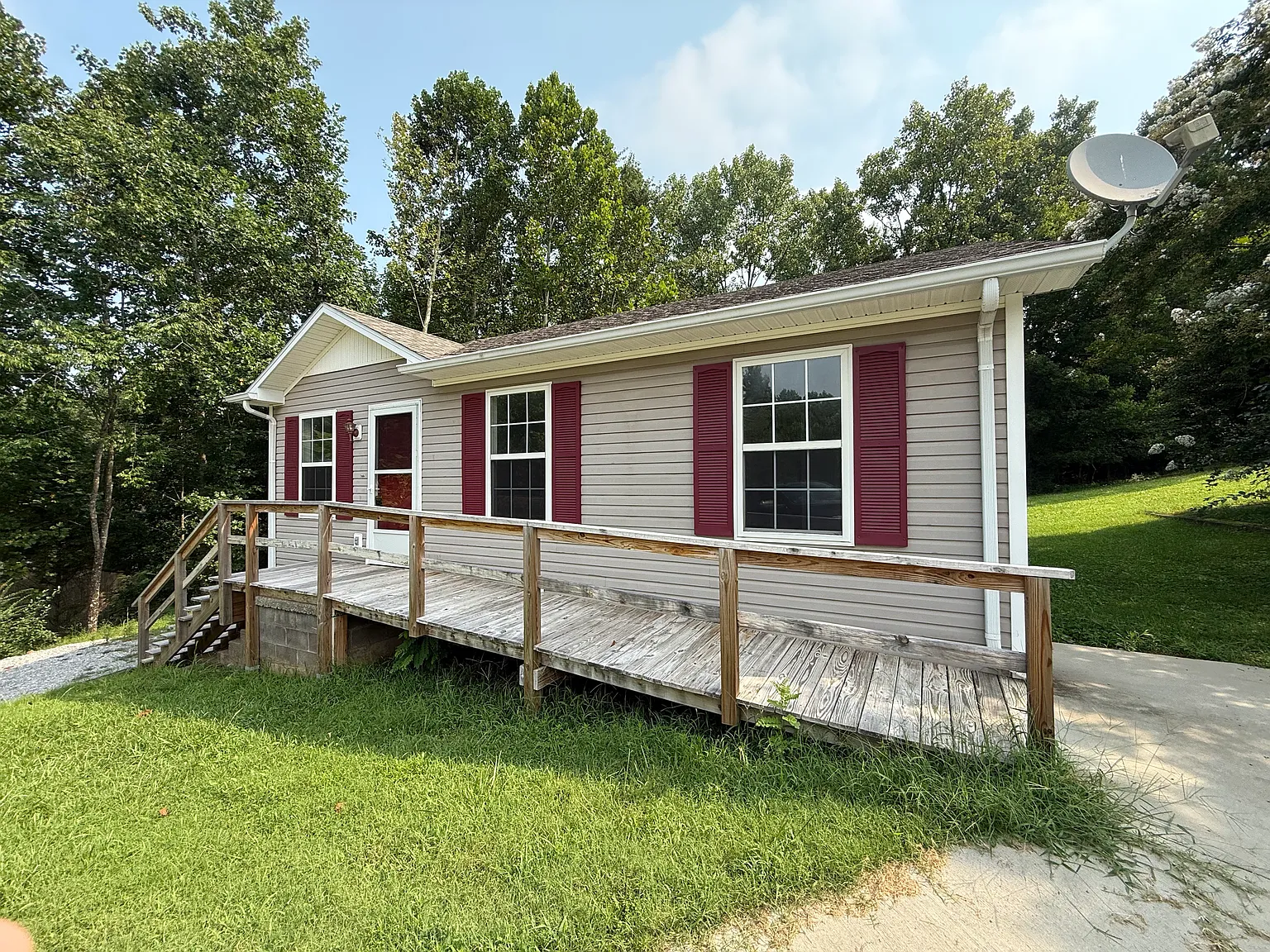 3 bed, 1.5 bath, 928 sqft, $1,300 — Photo 2