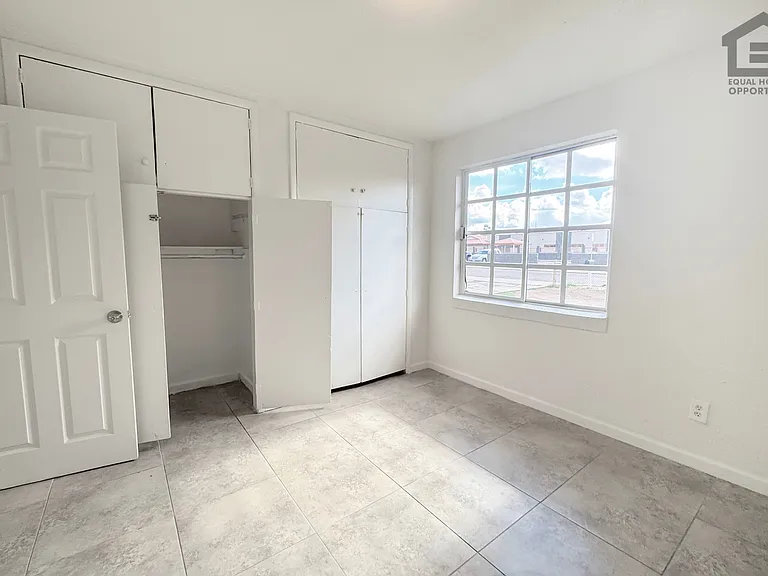 3422 E Culver St — Photo 12