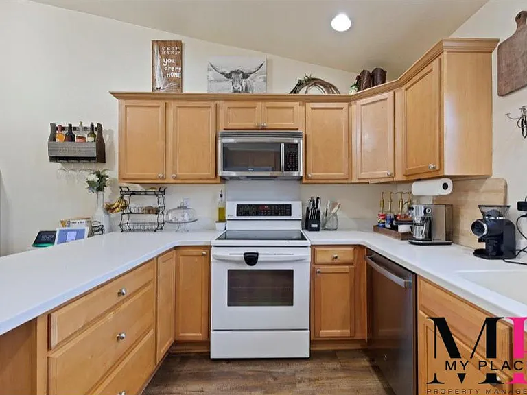 1331 NE Brenda Dr — Photo 10