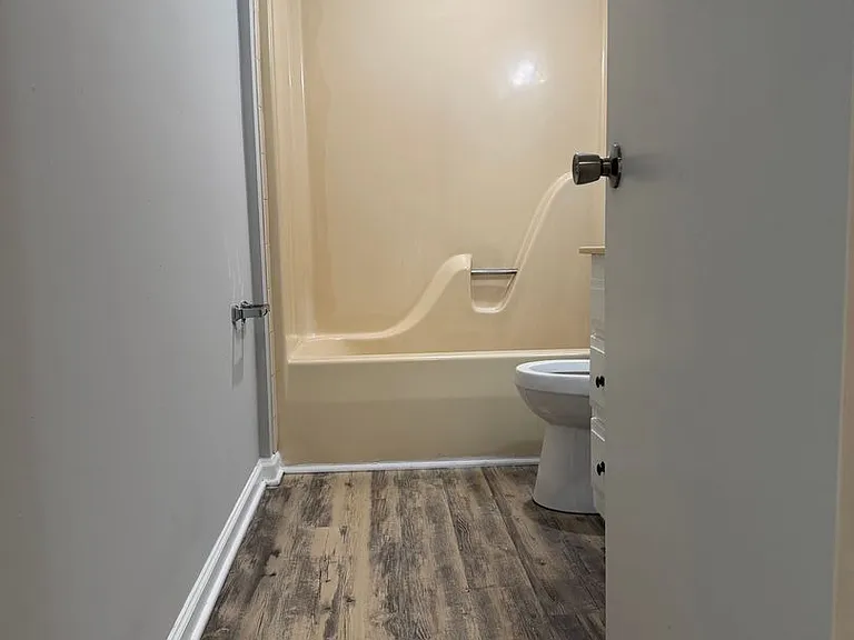 424 Garden City Dr — Photo 8