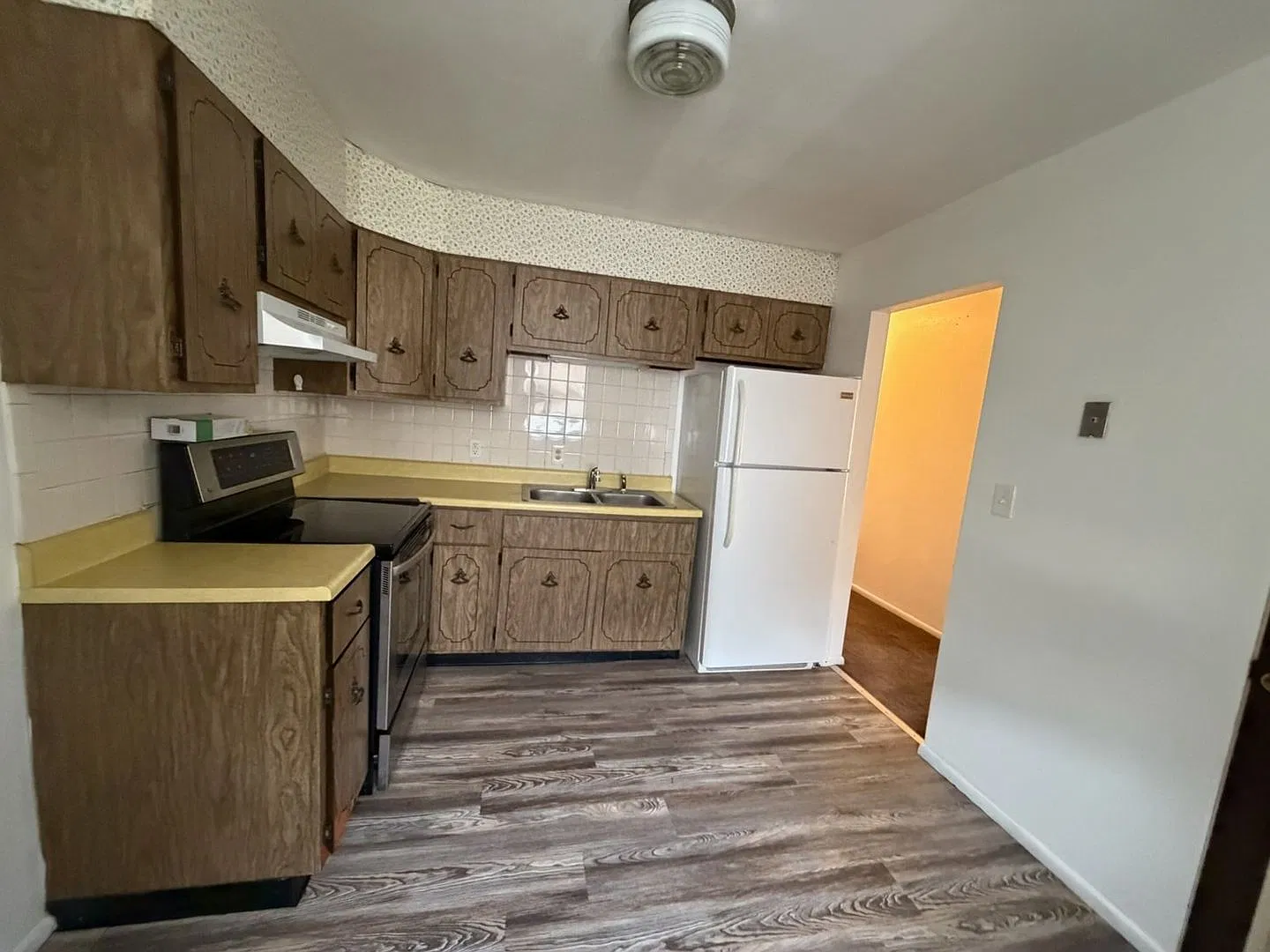 Charming 1BR Triplex in Belleville — Photo 3