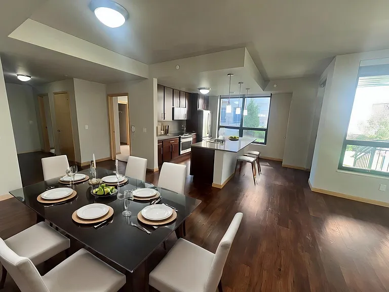 Venture Luxury High Rise — Photo 236