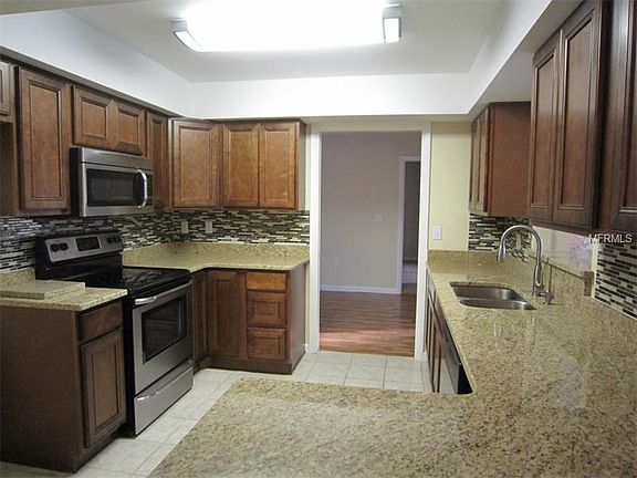 3rd image of 9 Winterset Dr