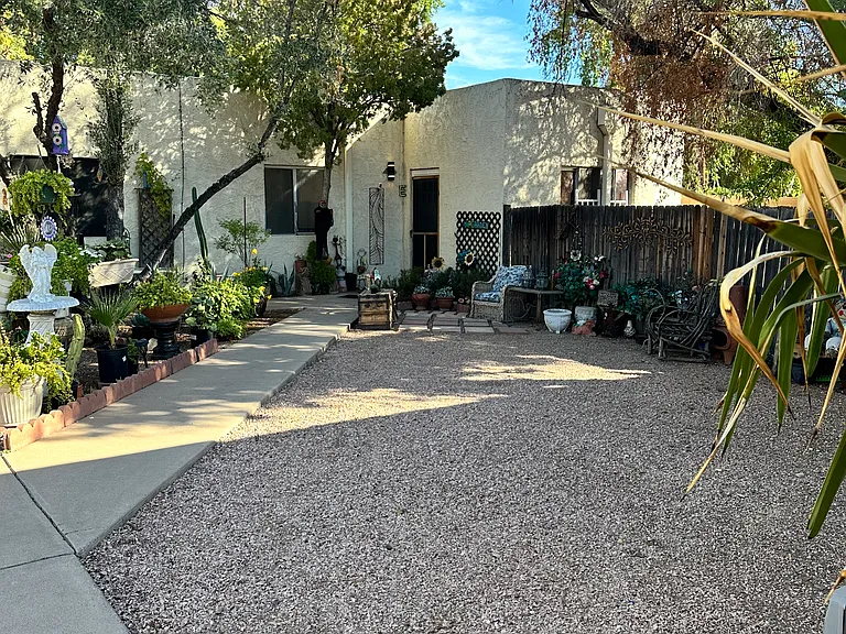 2520 W Vista Ave #B — Photo 6