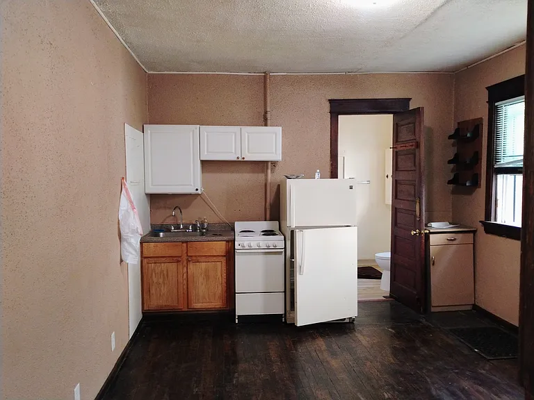 410 Locust St #2 — Photo 3