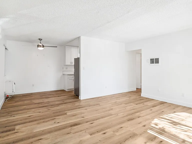 Terre at 1038 Peach — Photo 5