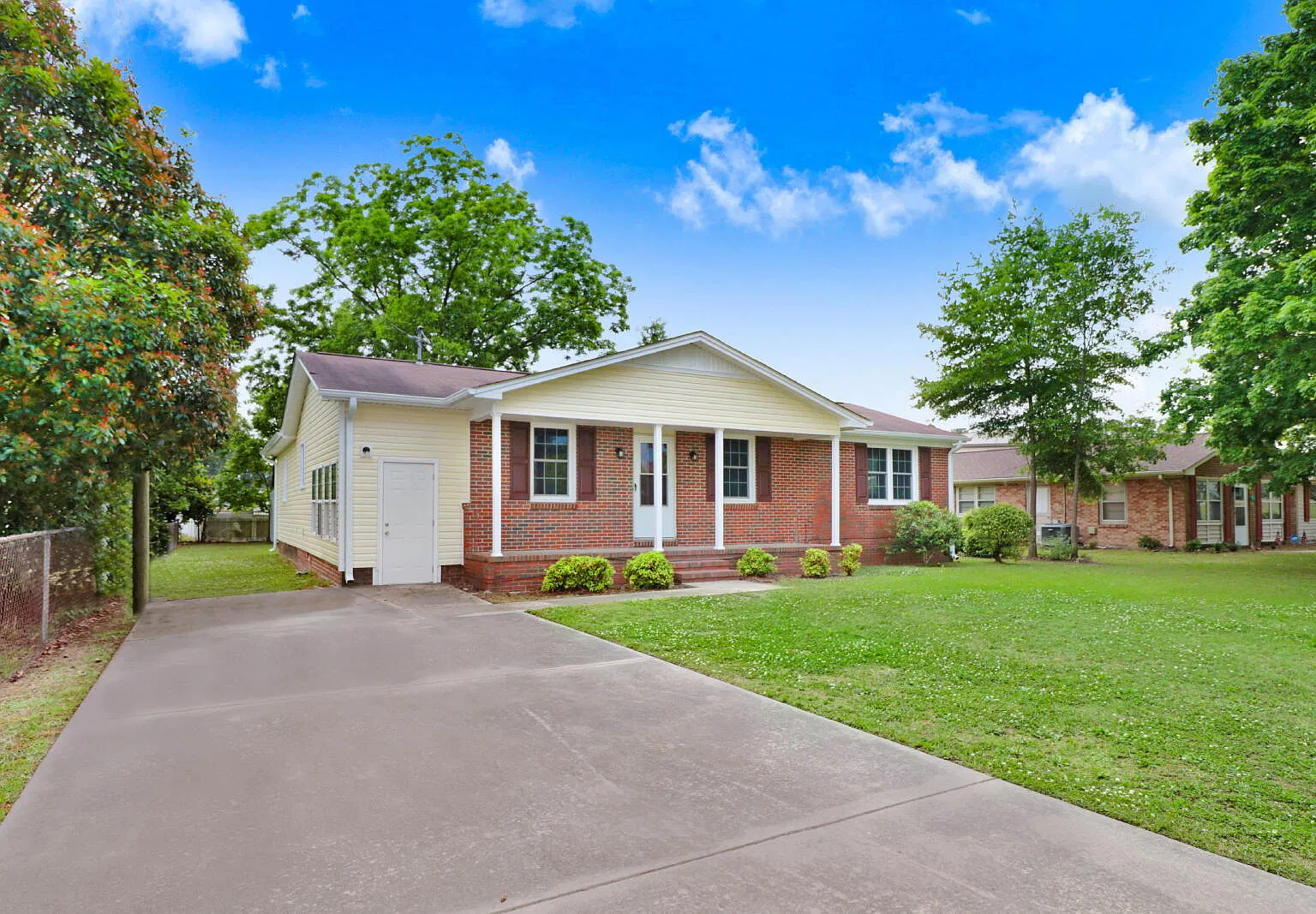 3 bed, 1.5 bath, 1800 sqft, $1,350 — Photo 2
