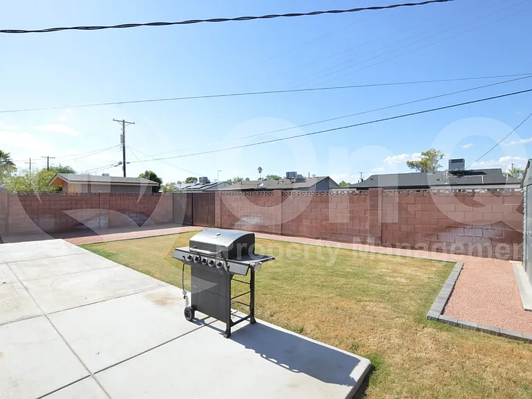 7424 E Polk St — Photo 22
