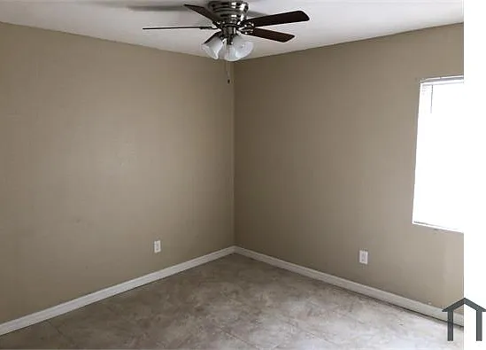 3 bed, 1200 sqft, $2,400 — Photo 4