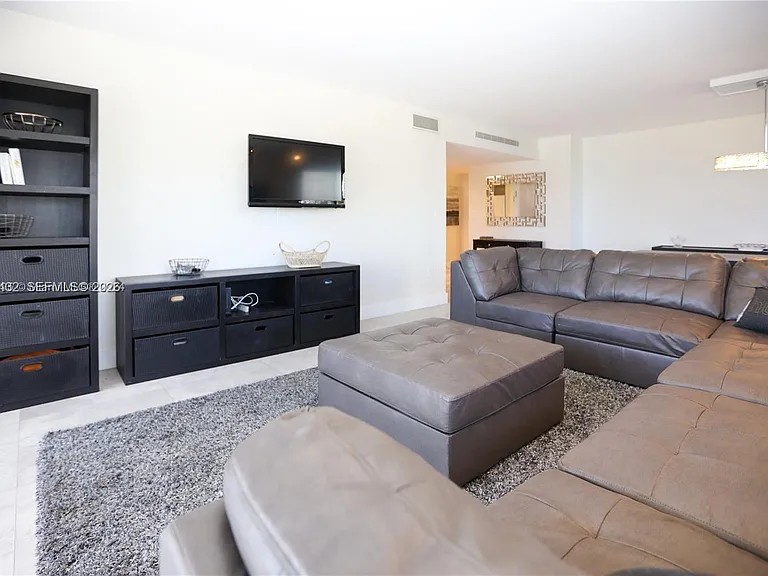 300 Bayview Dr #216 — Photo 5
