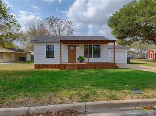 314 S Ridge St, Hallettsville, TX 77964