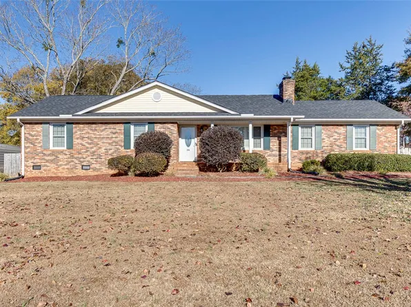 216 Hickory Dr, Easley, SC 29642