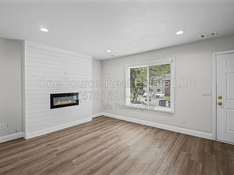 1340 N Hampton Rd #1 — Photo 7
