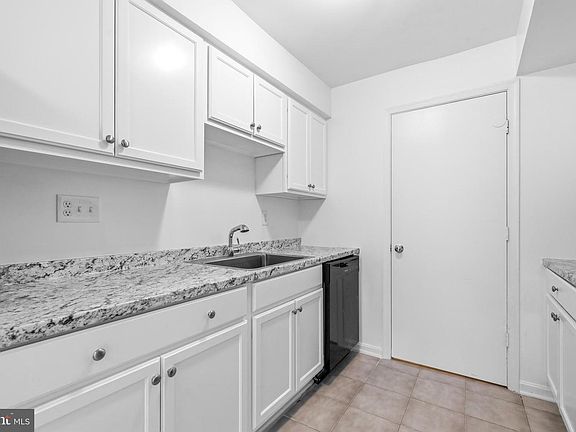 4th image of 5 Normandy Square Ct #1-B