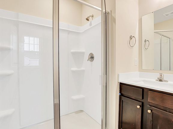 4th image of 204 Vinesville Ct